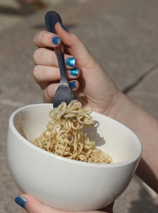 Manger-en-marchant-fait-grossir